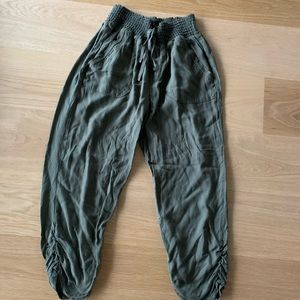 Tilly’s Rewash Green Lighweight Joggers